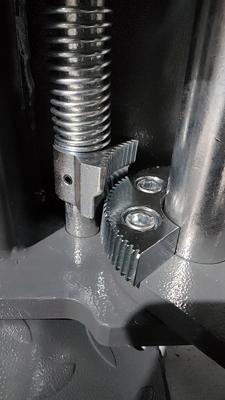 Niedrige Decke 4.0T Doppelzylinder Hydraulischer Aufzug Zwei Stangen Design für begrenzten Platz
